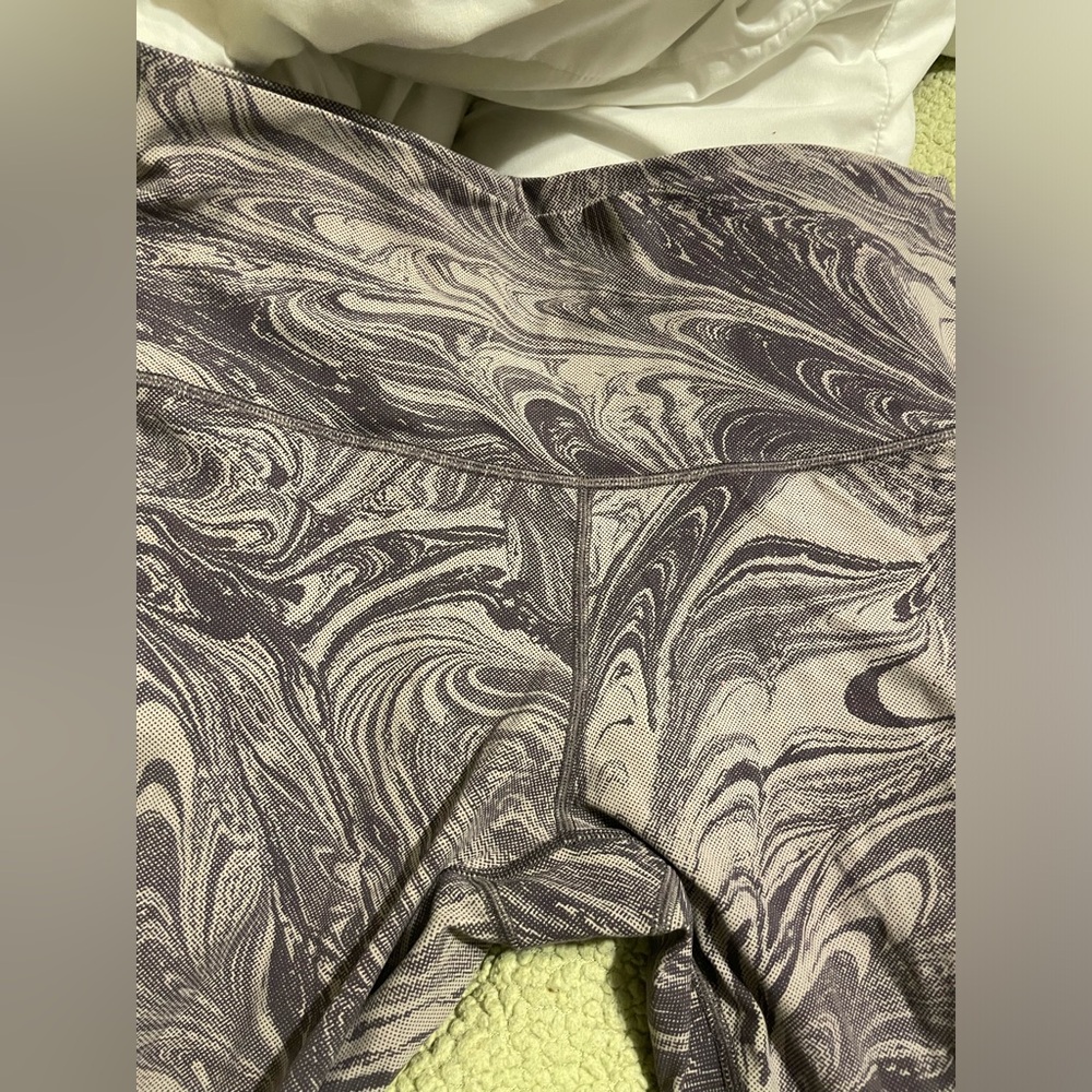 Athleta  lilac and gray  Marbled 7/8 transcend tights with matching tee